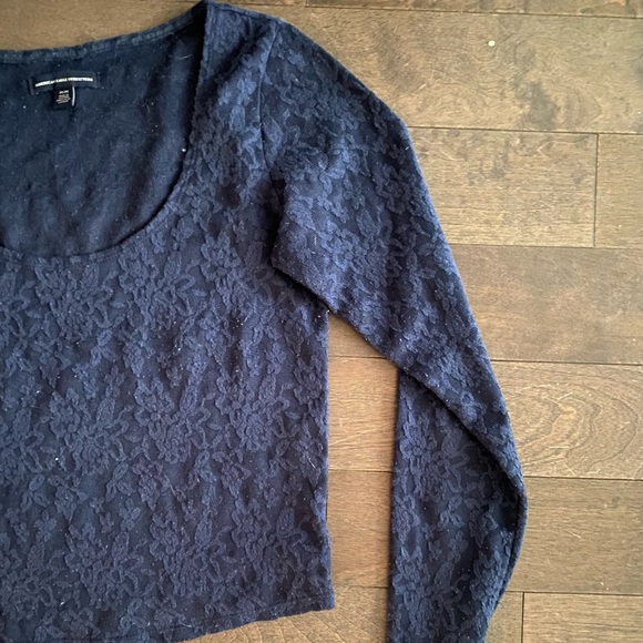 SOLD- Lace American Eagle long sleeve top - Picture 2 of 3